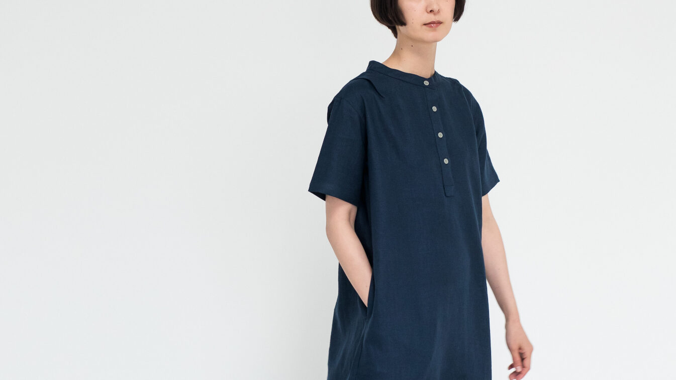 ワンピース LOOSY:ONE ネイビー 女性着用画像 前面 全身
