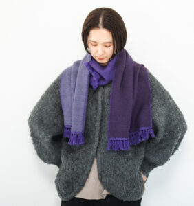 WAKKA ウールイージーマフラー バイオレットカラー 着用画像