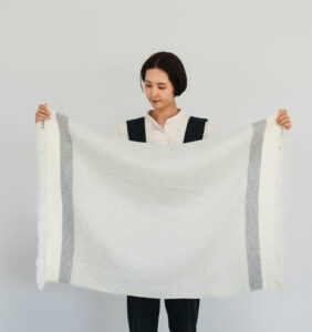 ウールブランケットショール グラスパターン KAWARIシリーズ 着用画像