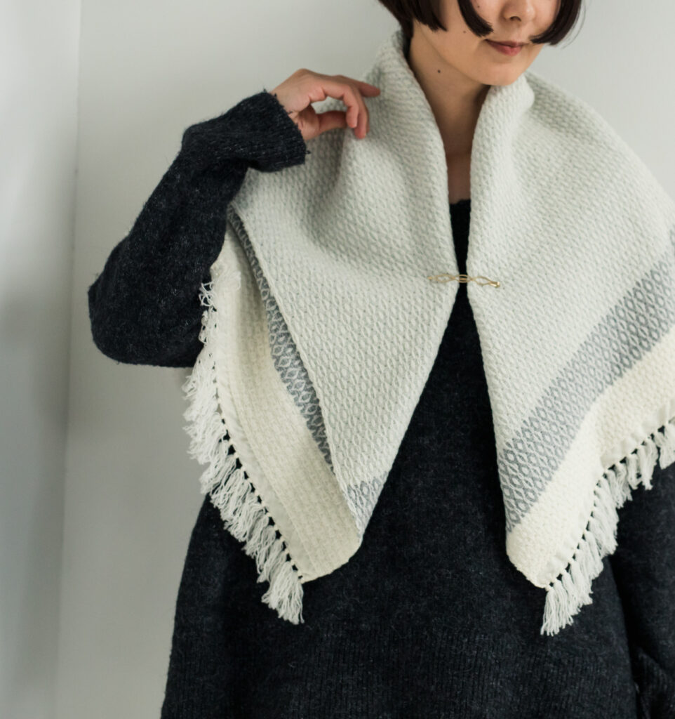 ウールブランケットショール グラスパターン KAWARIシリーズ 着用画像